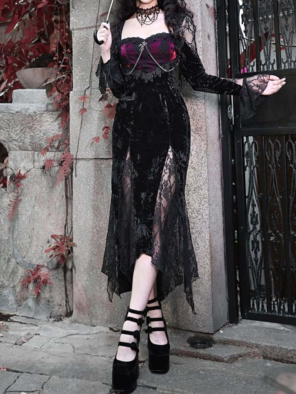 Dark Style Hip-Hugging Slit Lace Sleeve Dress