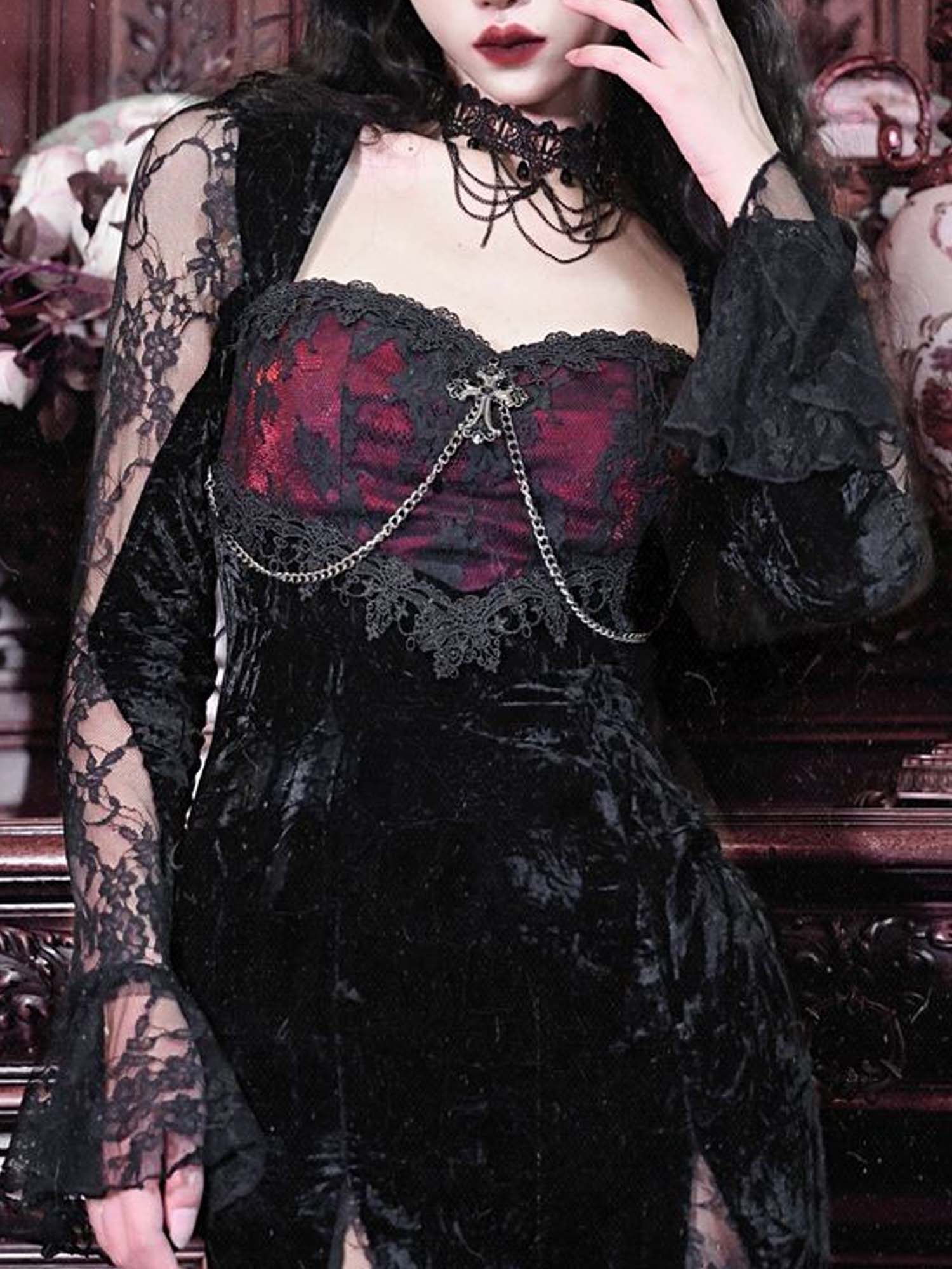 Dark Style Hip-Hugging Slit Lace Sleeve Dress